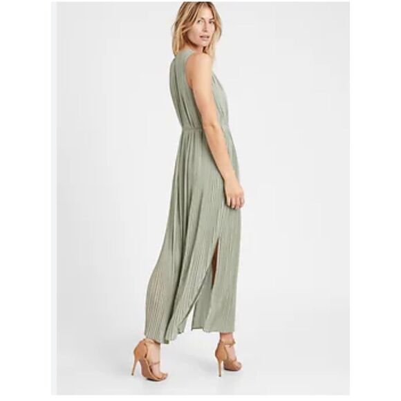 Banana Republic Pleated Maxi Flowy Dress, Green Sage Bouquet, Medium. - Picture 8 of 8